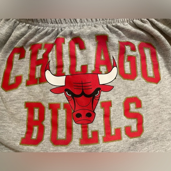 NBA Chicago Bulls Off-shoulder Long Sleeve Crop Top Size Large - Picture 5 of 8